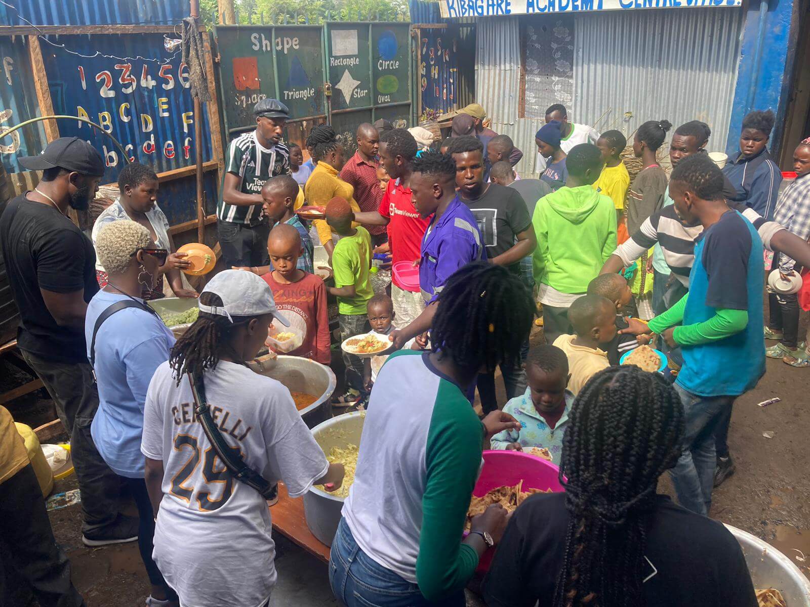 Volunteers helping families Volunteers helping families